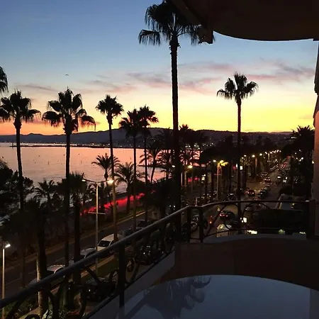 Studio On The Croisette With Sea View 公寓